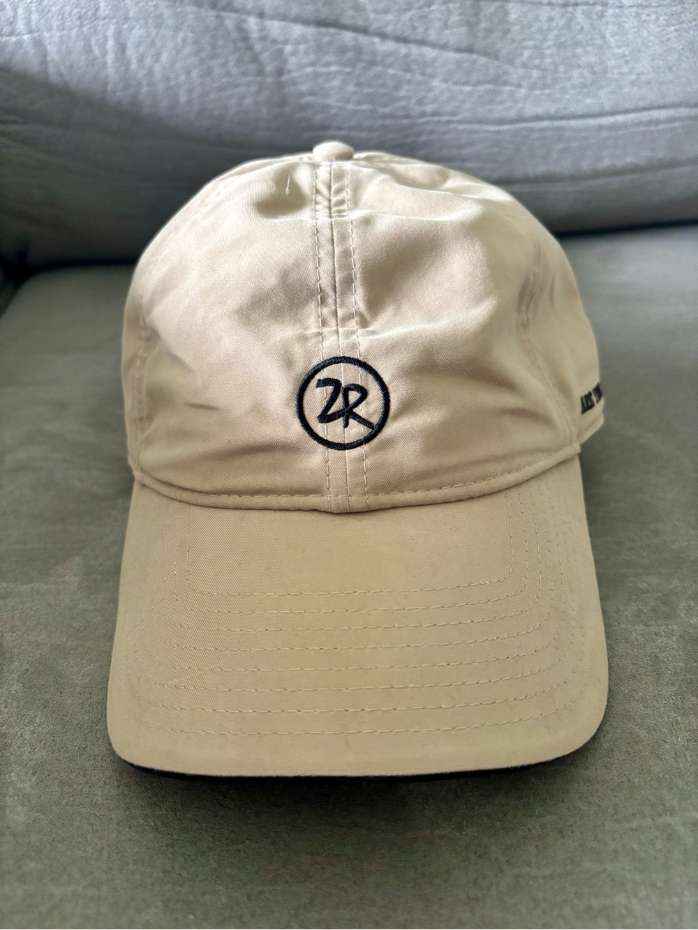 Zero Restriction Golf Cap Adjustable Baseball Hat Wind Stopper Tan Beige